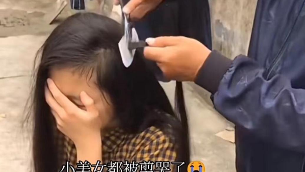 河南许昌，有一群卖头发的小女孩