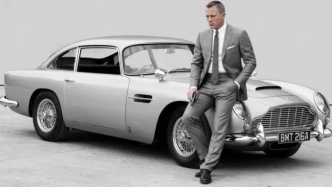 “007”座驾被拍卖：车灯可变机关枪，售价2493万元