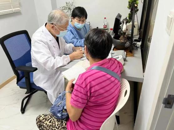 怎么开医药器材媒体之声｜高端又便民的“中医专列”，开进寻常百姓家@普陀区中医药特色卫生站点_https://www.jmylbn.com_新闻资讯_第22张