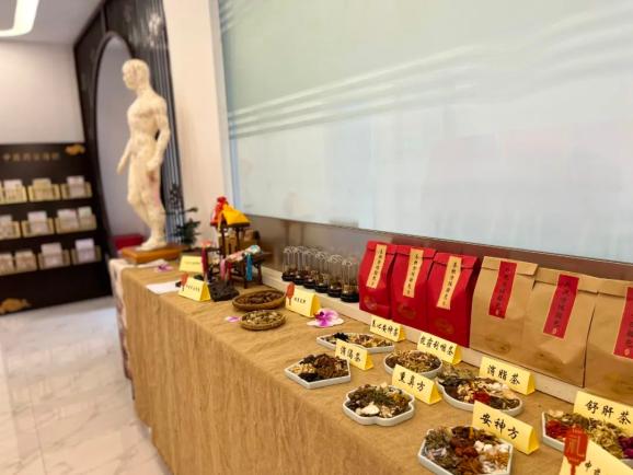 怎么开医药器材媒体之声｜高端又便民的“中医专列”，开进寻常百姓家@普陀区中医药特色卫生站点_https://www.jmylbn.com_新闻资讯_第23张