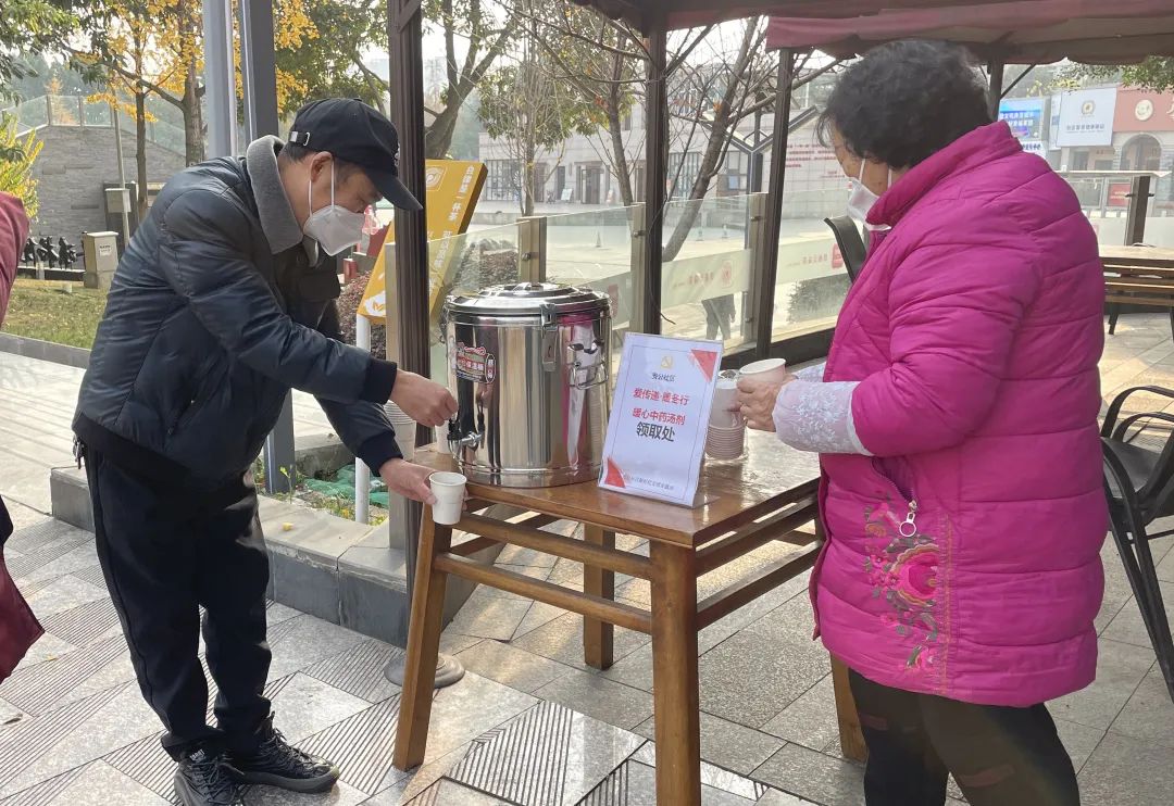 确保能就近取用和防疫配方汤药为居民供应止咳润肺茶饮一个赠饮点位