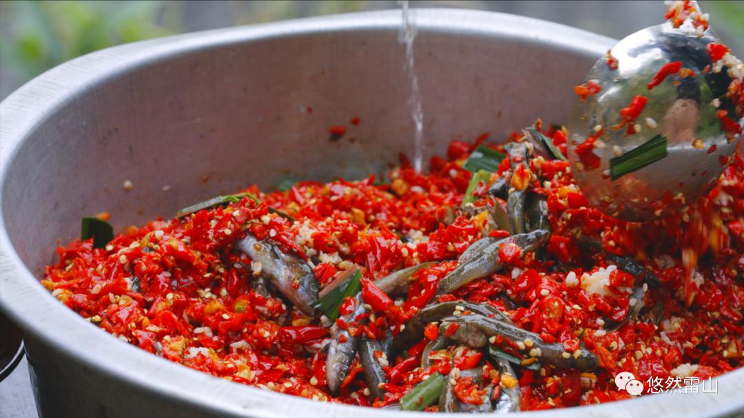 雷山鱼酱酸精彩亮相《中华民族》节目《大山里的风物》_澎湃号·政务