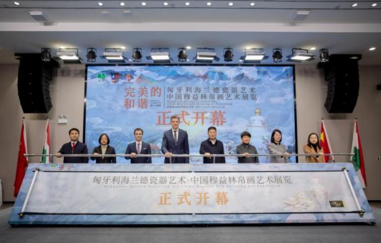 【嘉兴统战100微故事┃情系桑梓篇】一心复兴帛画艺术的非遗传承人
