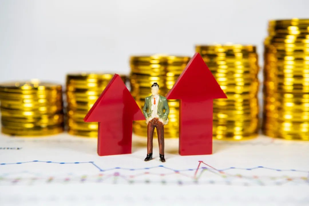 15省第一档月最低工资超2000元_31个省上调工资_4省上调最低工资