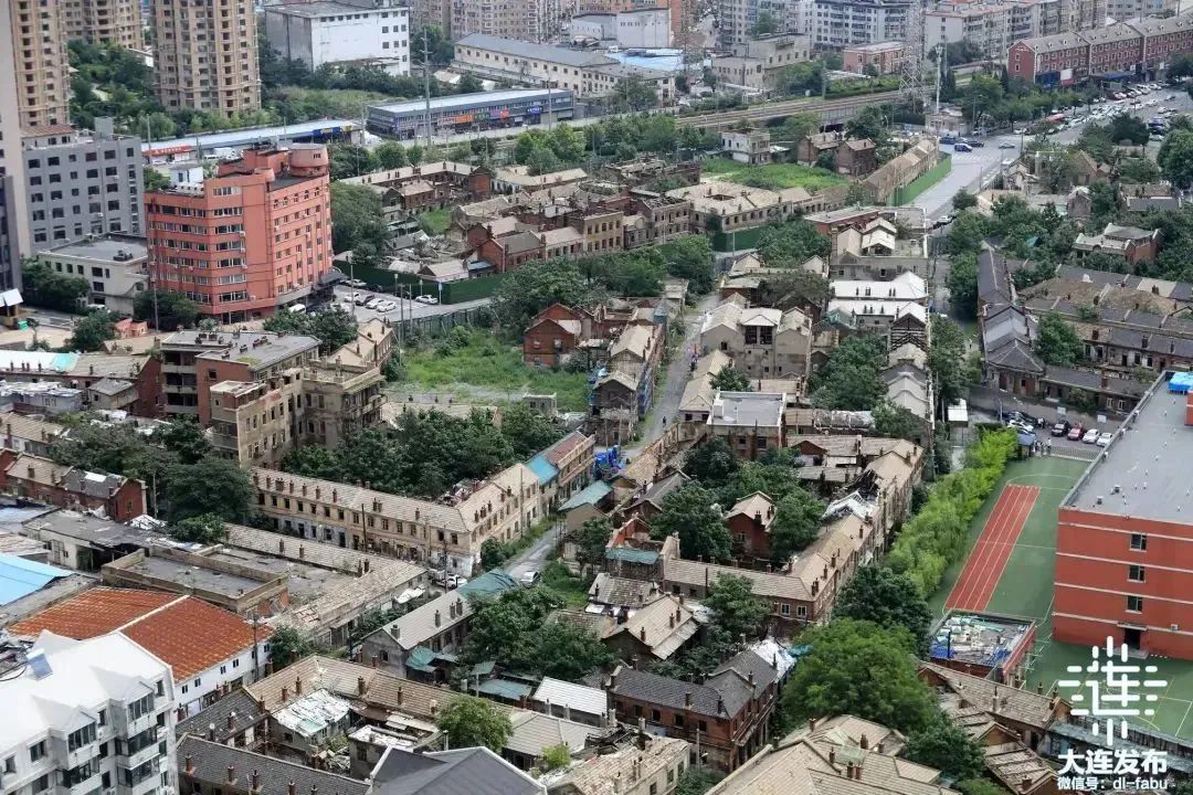 其中以东关街,俄罗斯风情一条街和凤鸣街为代表,在用建筑语言表达大连