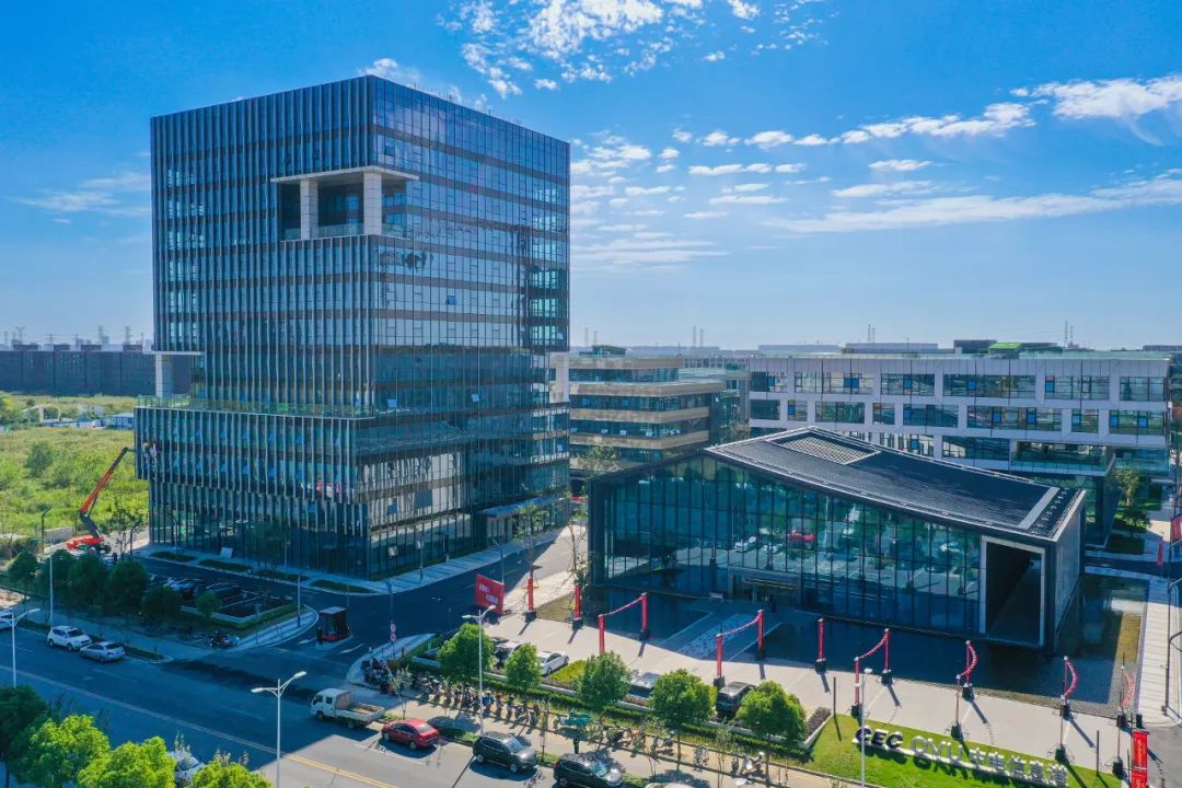 上海中电信息港当天宣布投产的项目中,上海奥星制药技术装备有限公司