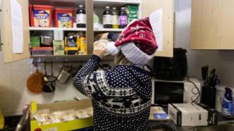 英国的“艰难之年”：单亲家庭的父母靠不吃饭来维持生计