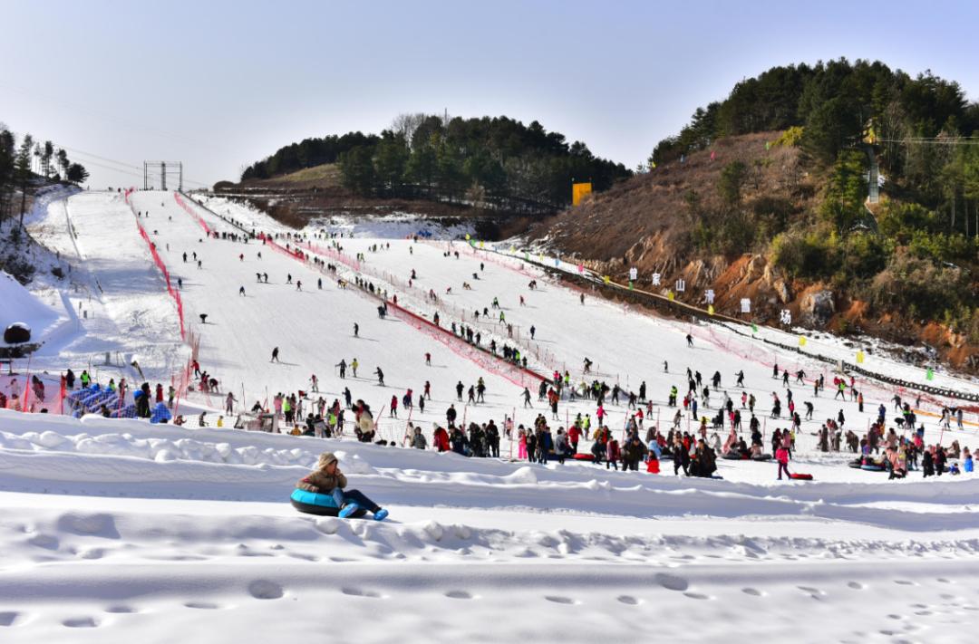 滨州十里荷塘滑雪场图片