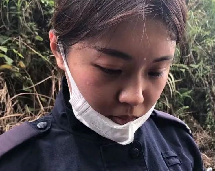 因伤势较重驻守边境的单位安排女民警在医院专门照料但她考虑边境管控