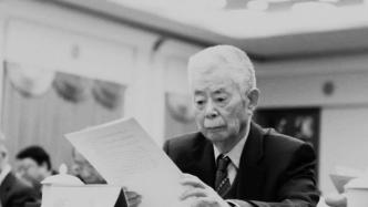 95岁出版家巢峰离世，他把半生献给了《辞海》