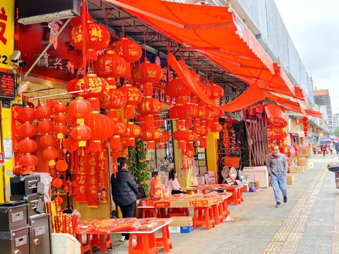 春联灯笼年货市场大街图片