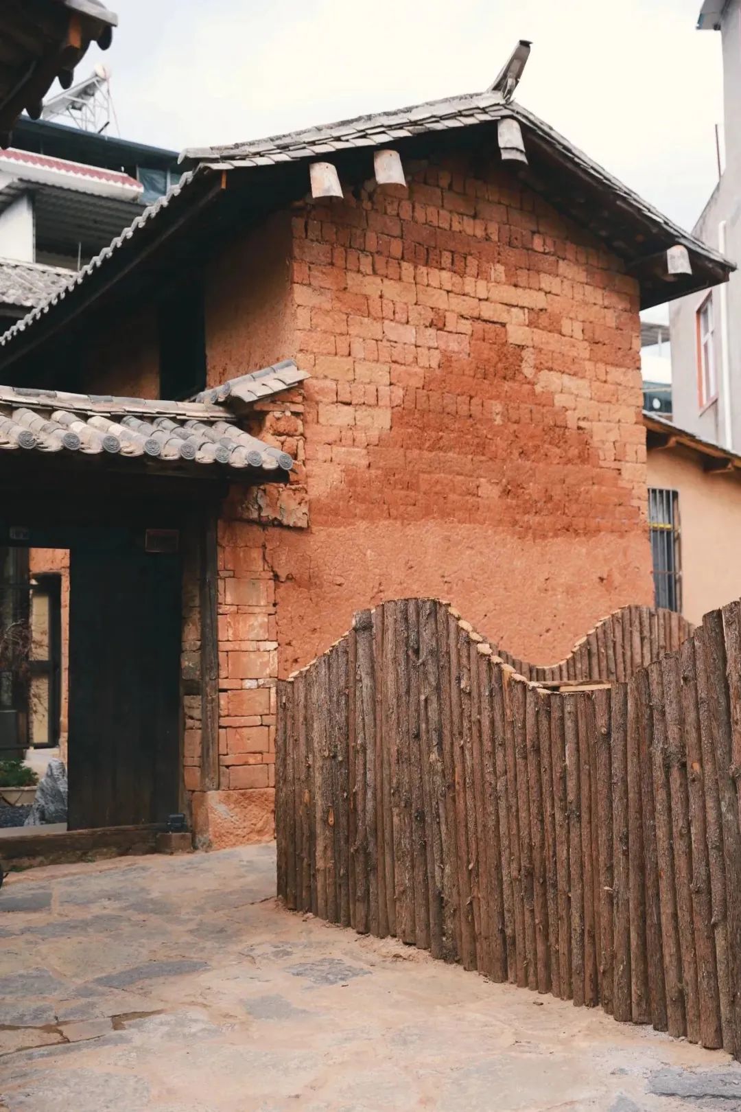 杭州离天最近的秘境山乡，藏着一间绝美民宿+深山书店