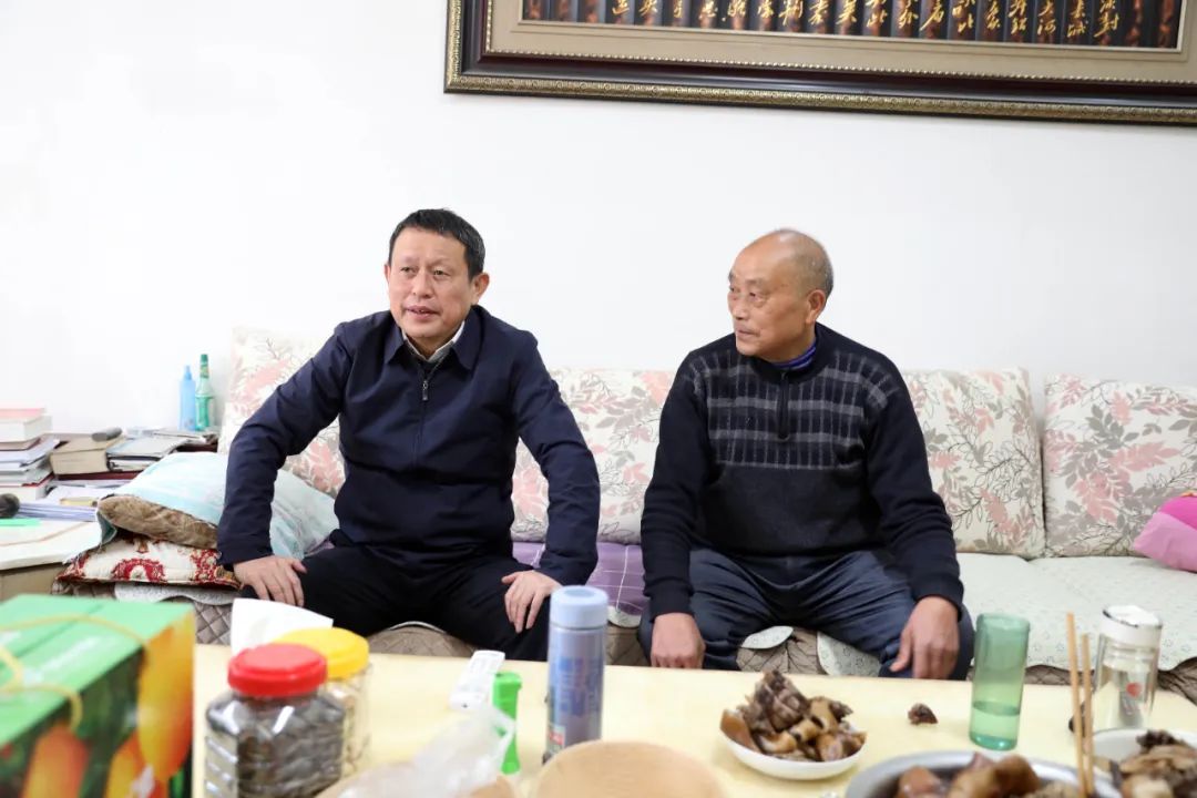 松桃四家班子在松领导集中走访慰问驻松部队及离退休老干部_澎湃号