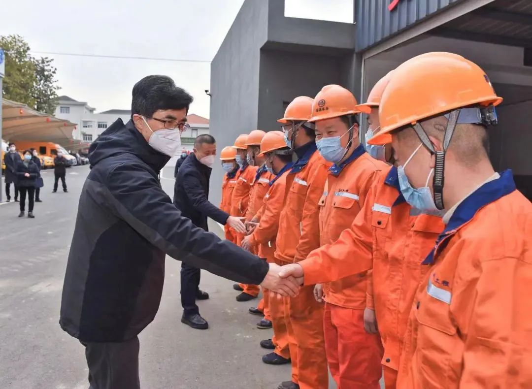 林坚看望慰问春节期间坚守岗位的一线干部职工