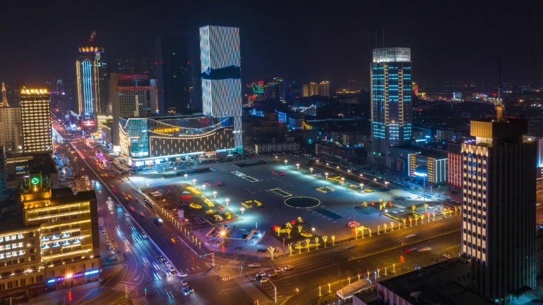 华灯初上夜未央,这样的新华广场你打卡了吗?