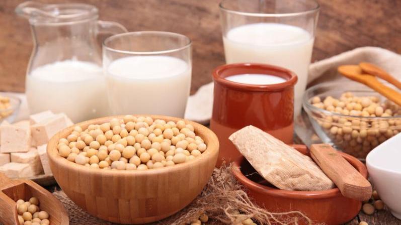 喝豆浆对心血管健康有益，研究表明还可降低胆固醇