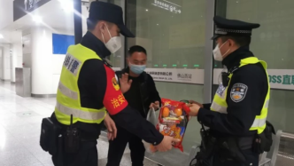 鐵路民警一個舉動，溫暖了“落單”旅客的除夕夜