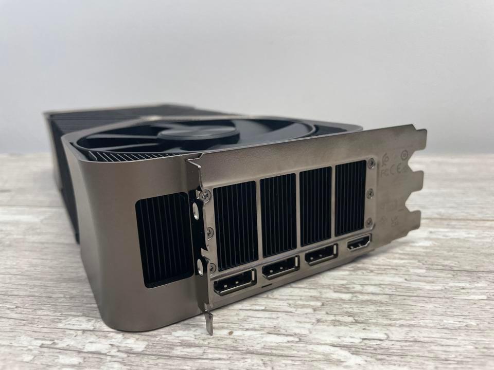 春晚上发布的RTX 4090Ti终于现身了？体积大得夸张_澎湃号·湃客_澎湃新闻-The Paper