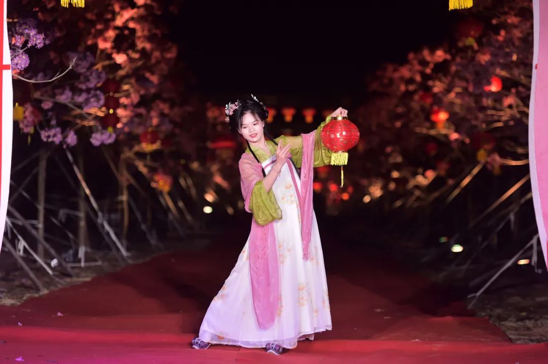 行通济、烟花秀、醒狮表演、花海晚会…元宵节三水火爆出圈_澎湃号·政务_澎湃新闻-The Paper
