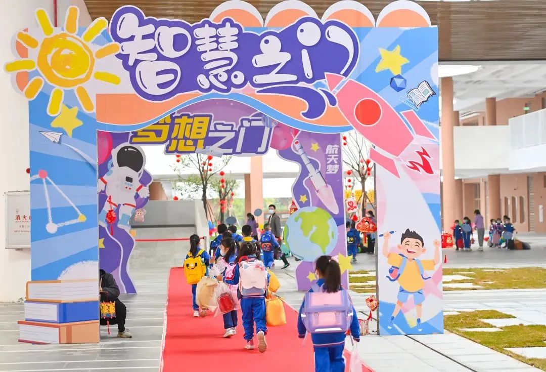 开学啦！多图直击肇庆学子开学第一天，仪式感满满~_澎湃号·政务_澎湃新闻-The Paper