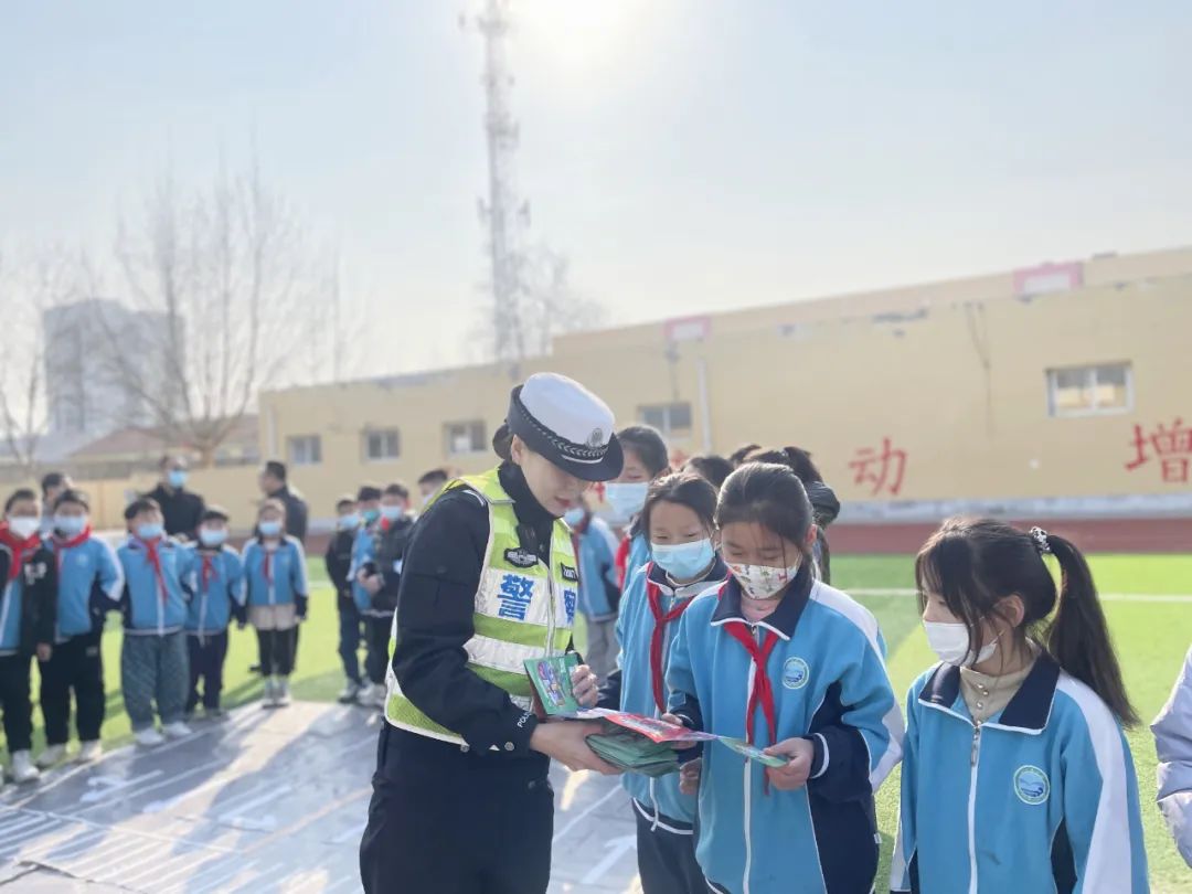 【开学季】廊坊公安：站好“护学岗” 撑起“平安伞” 澎湃号·政务 澎湃新闻 The Paper