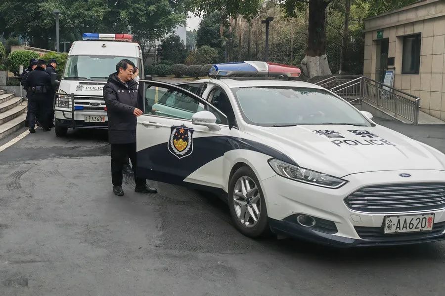 重庆一男子拒不履行生效法律文书被拘留_澎湃号·政务_澎湃新闻-the