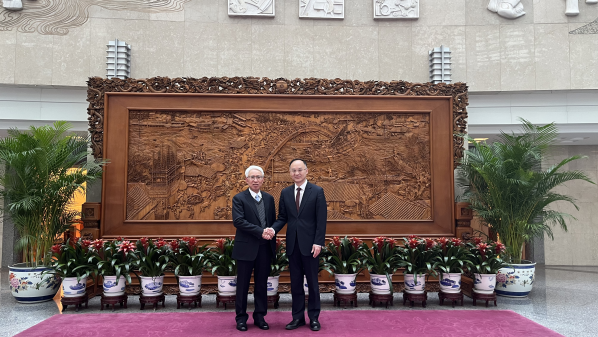 外交部部长助理农融会见越南驻华大使范星梅