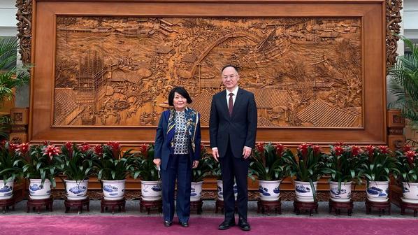 外交部部长助理农融会见柬埔寨驻华大使西索达
