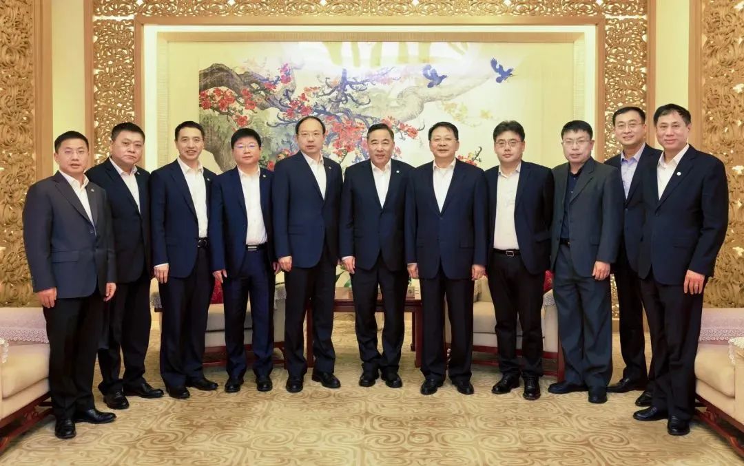 香港中联办经济部部长徐卫刚,副部长吕峰;中国能建