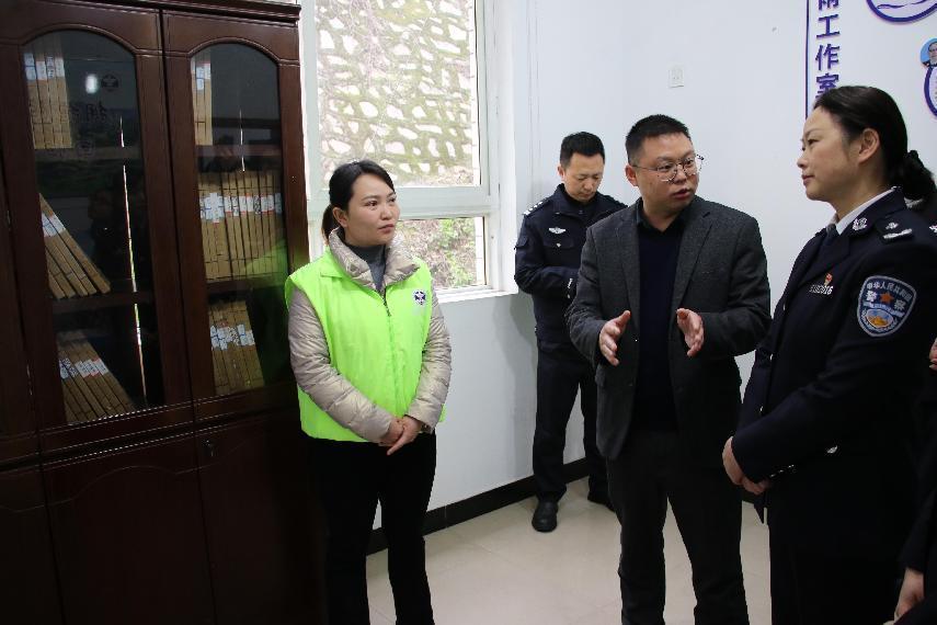 郑芳调研叙永社区戒毒(康复)工作