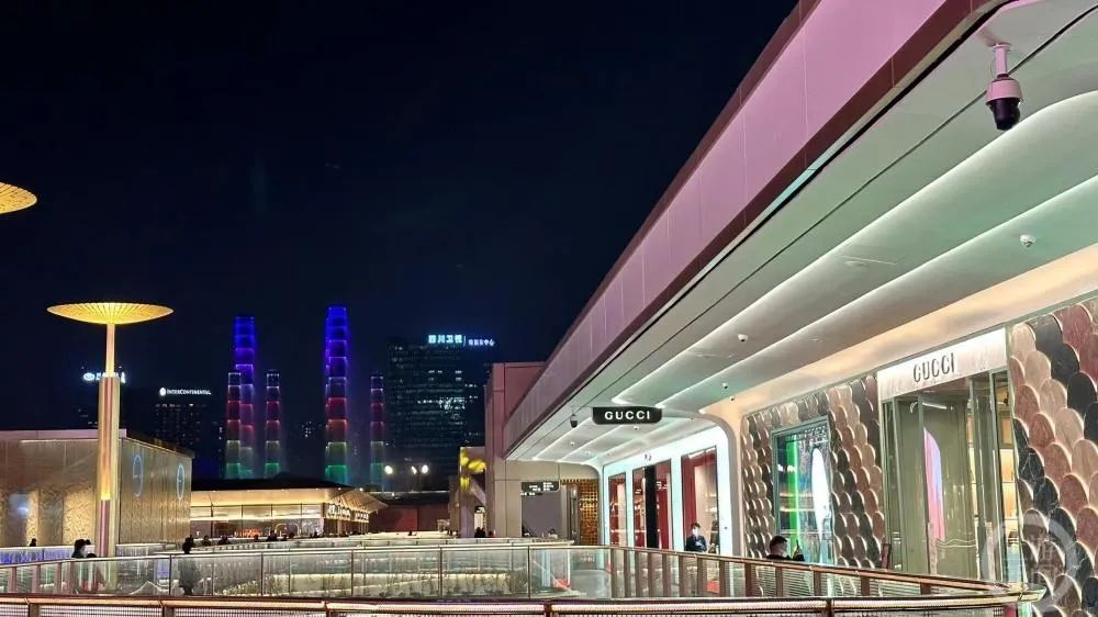 "外卖员穿工装不能入内",成都一高端商场回应_澎湃号·媒体_澎湃新闻