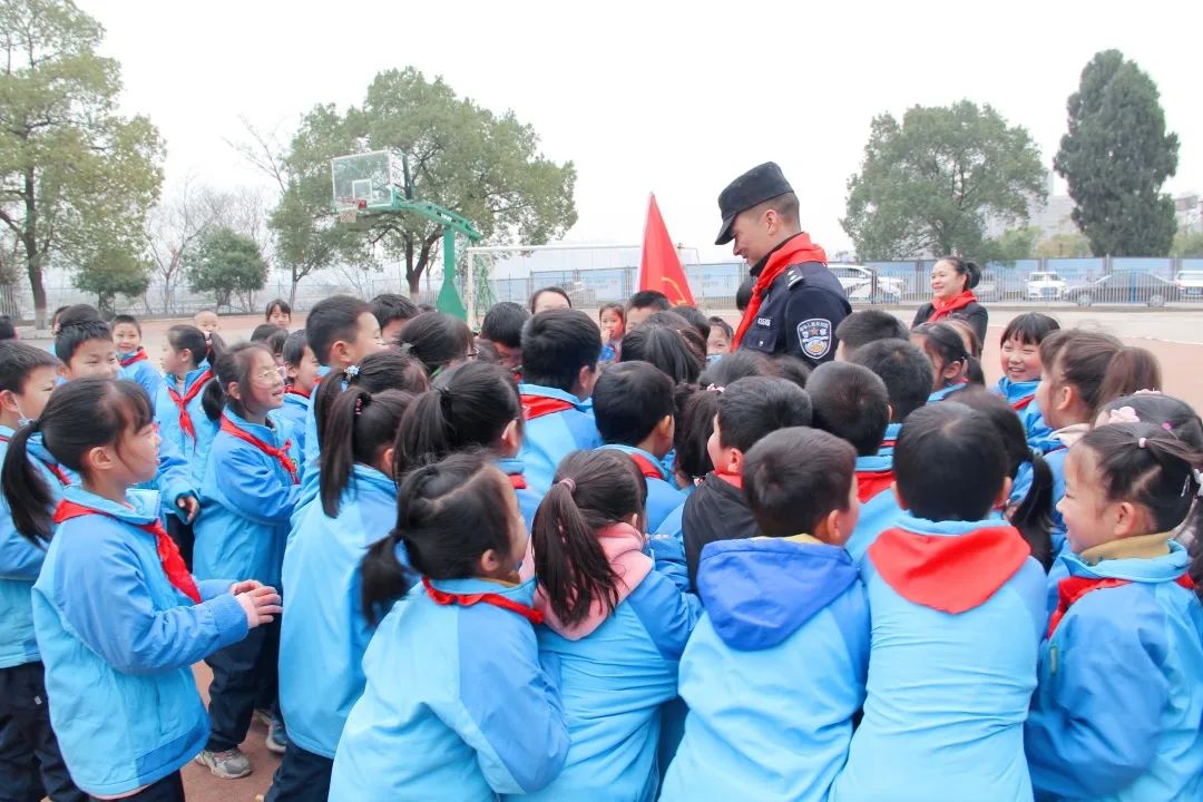 冷水滩法院普法列车(第2站)开进将军岭小学_澎湃号·政务_澎湃新闻