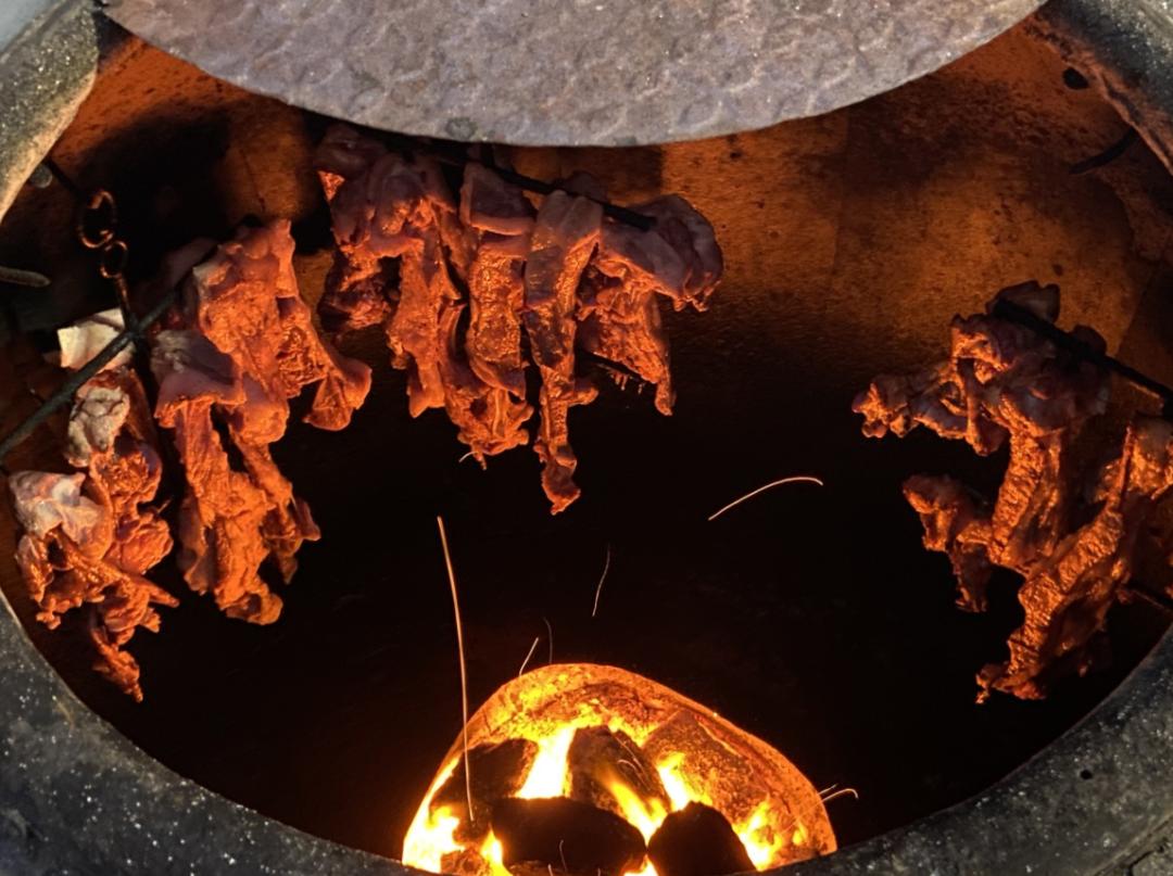 手抓羊、烤包子、架子肉……地道的新疆菜在厦门也能吃到了