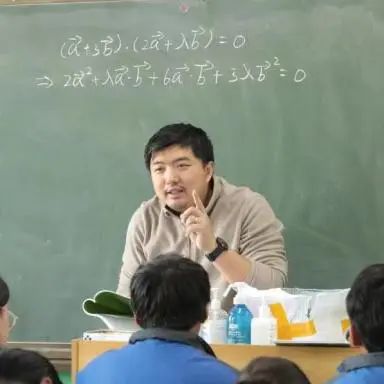 虹口高级中学校长图片