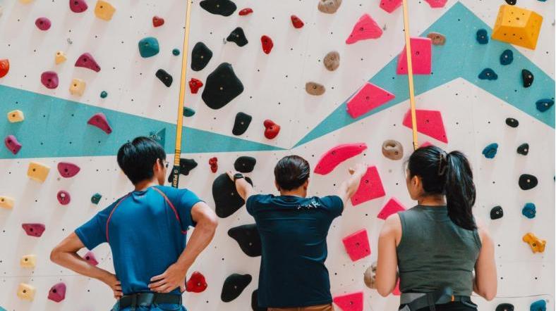 本周六解锁樟宜机场攀岩墙，挑战一回奥运级别的攀岩运动