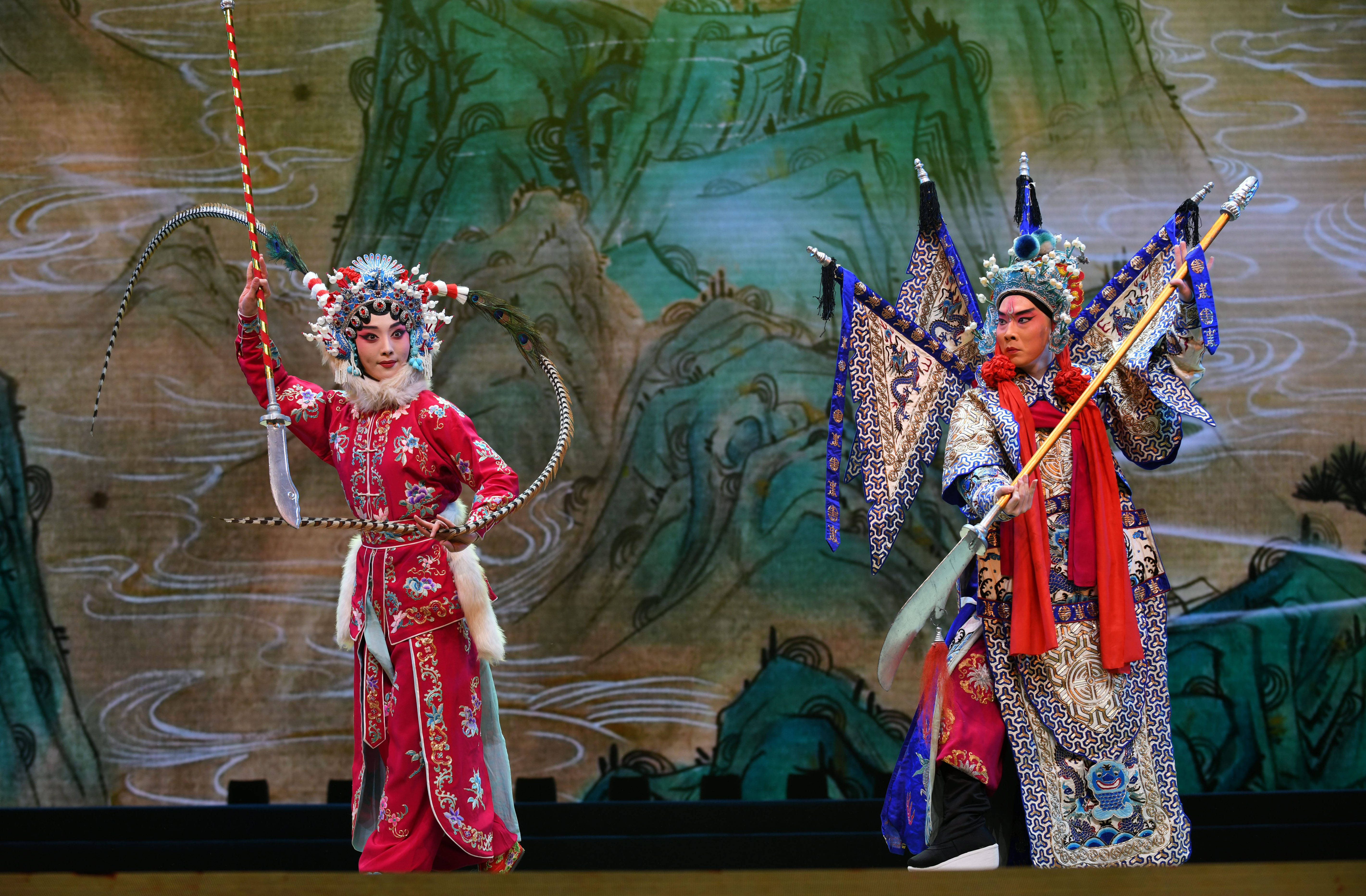 京剧《青石山》秦腔剧目《黄鹤楼》京剧与粤剧作为一北一南最具代表性