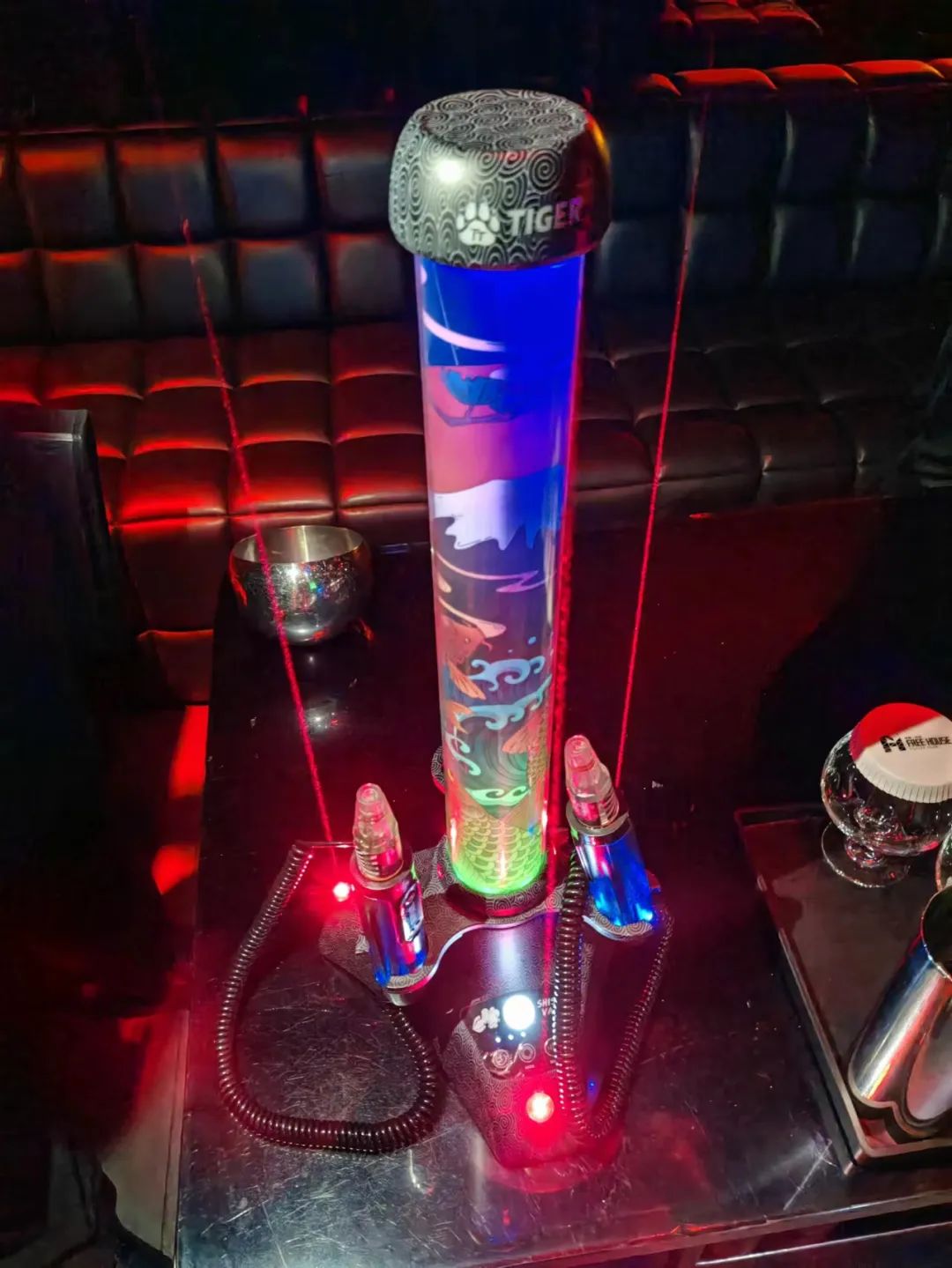 网吧,餐饮,ktv等场所吸食香烟包括电子烟的现象较多指导重点场所更换