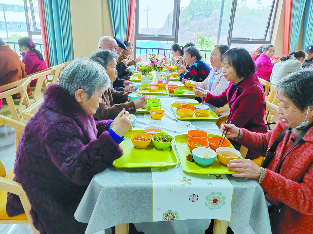 日间照料中心宣传册图片