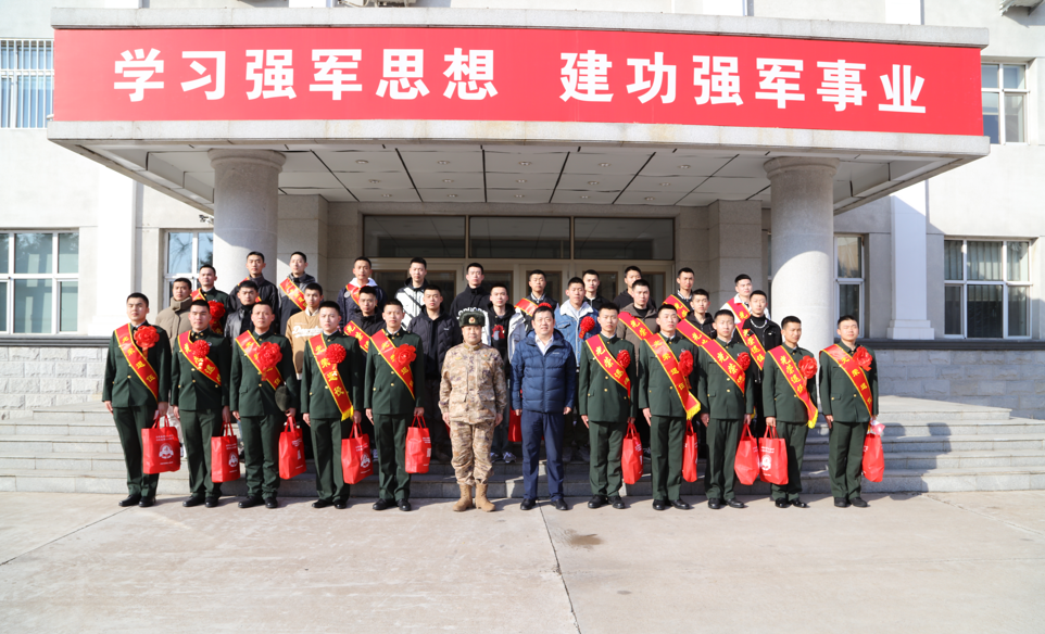 局党组书记,局长张波,伊春军分区政治工作处上校主任陶金星出席活动