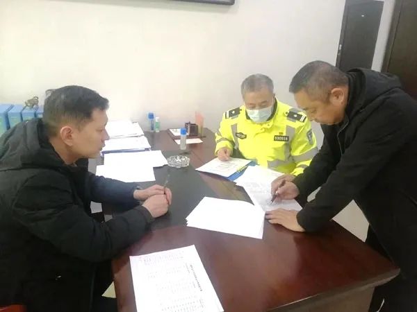 一线传真 安全检查不松懈，护航“两会”保平安 澎湃号·政务 澎湃新闻 The Paper