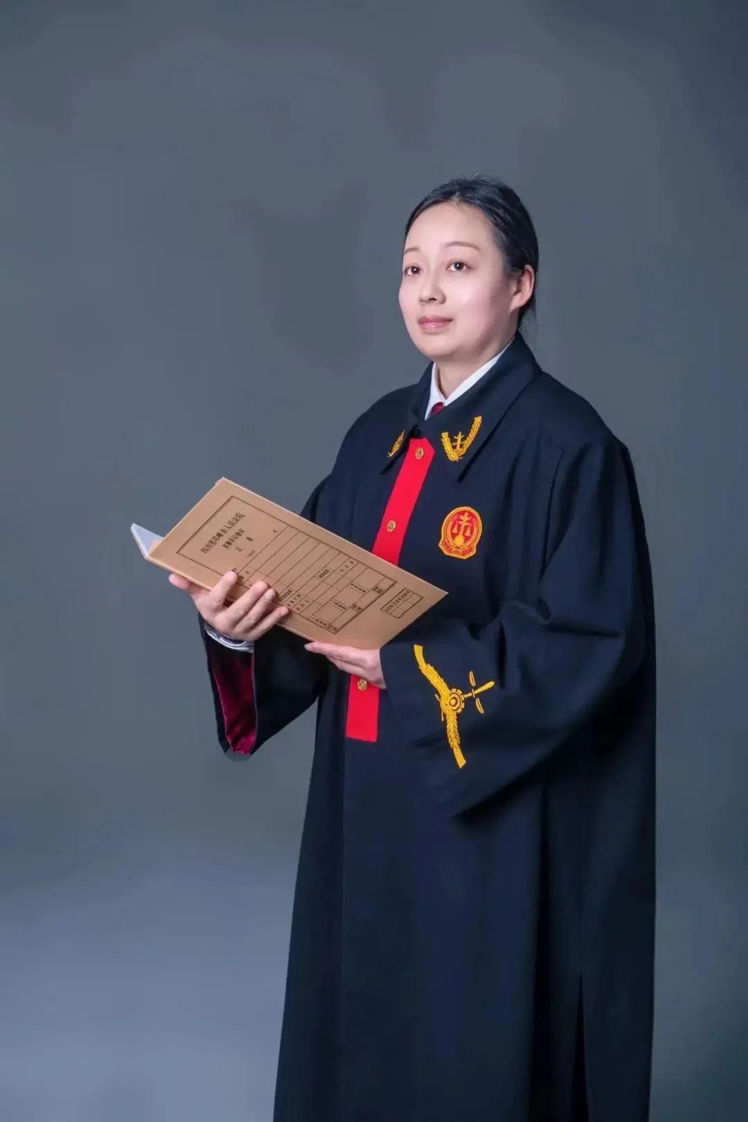 刑庭庭长 一级法官罗雪萍扎根审判二十余载,从一线干警成长为院领导