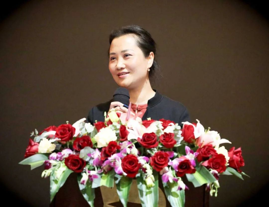 九洲药业董事长兼总经理花莉蓉↓↓↓椒江这位优秀的女企业家跟着小布