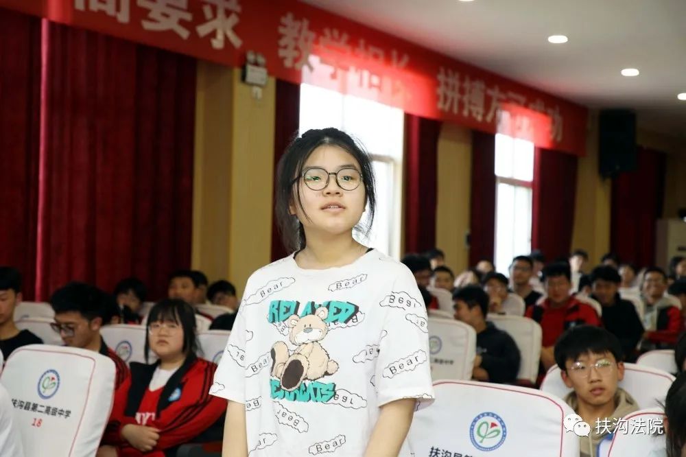 春风送法丨扶沟法院到第二高级中学开展"送法进校园"活动_澎湃号
