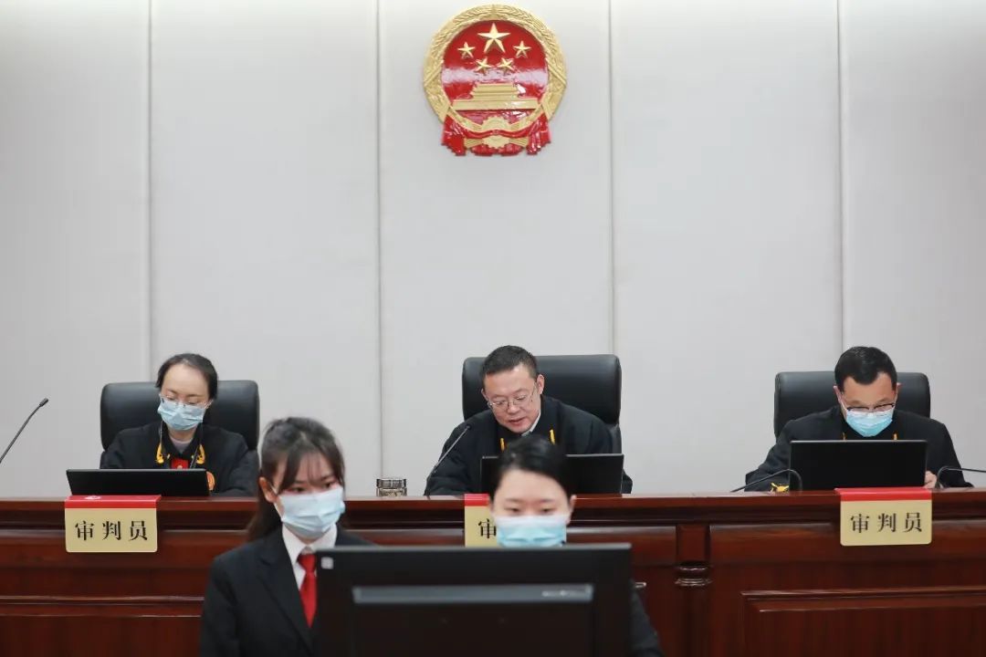江北法院院长公开开庭审理一起网络服务合同纠纷案