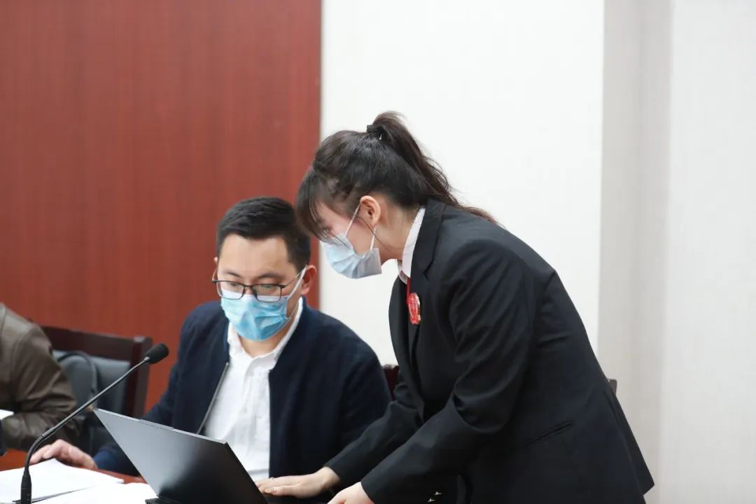 江北法院院长公开开庭审理一起网络服务合同纠纷案