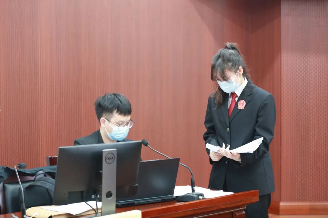 江北法院院长公开开庭审理一起网络服务合同纠纷案