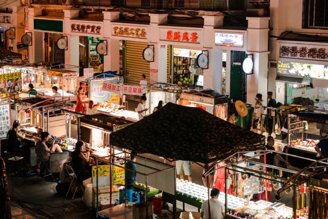 总要去趟红旗街吧,不然怎么说是"老三亚"?