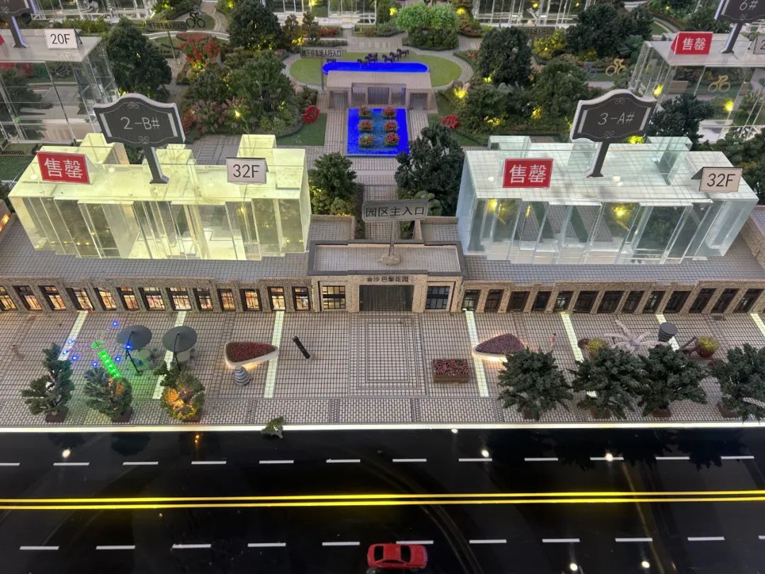 金沙巴黎花园二期沙盘展示的园区入口.