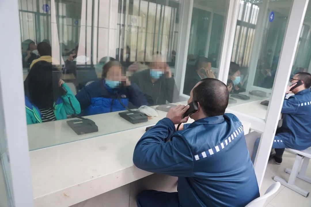 现场直击服刑人员家属重新走进上海监狱会见室的那一刻