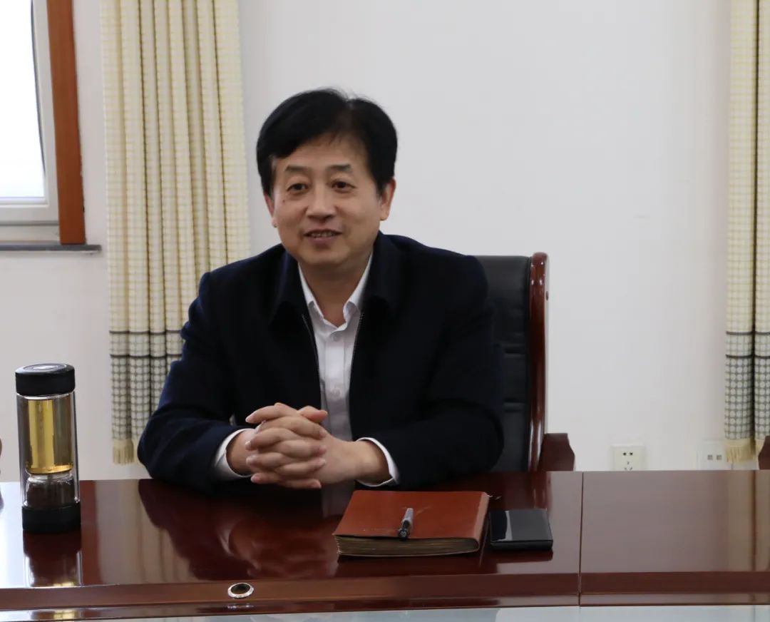 座谈会上,张延军院长代表党组汇报了2022年以来法院的主要工作情况.